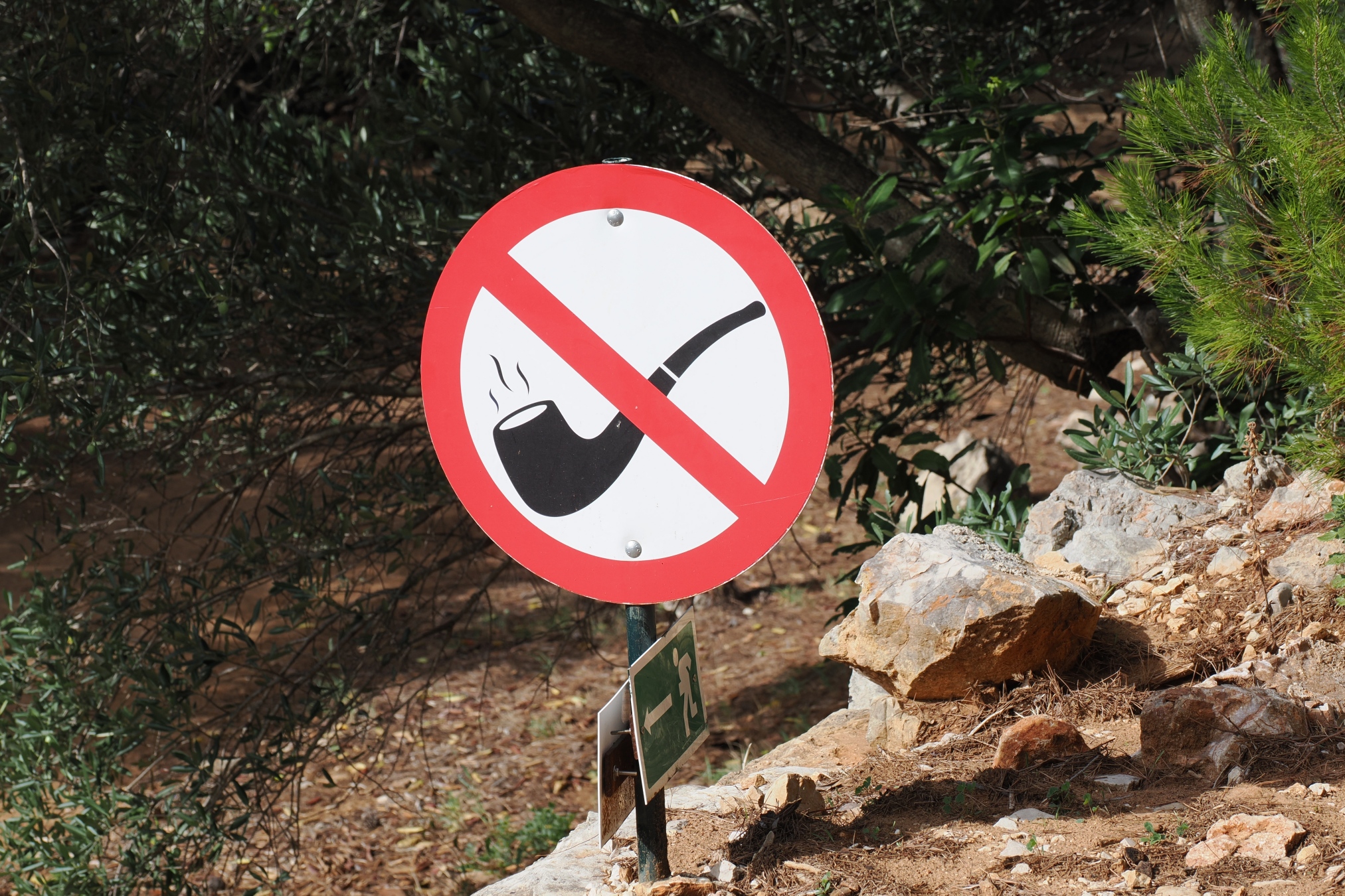 You can't smoke a pipe on Lokrum? 